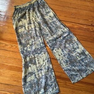 Linen beach pants with slit on the sides